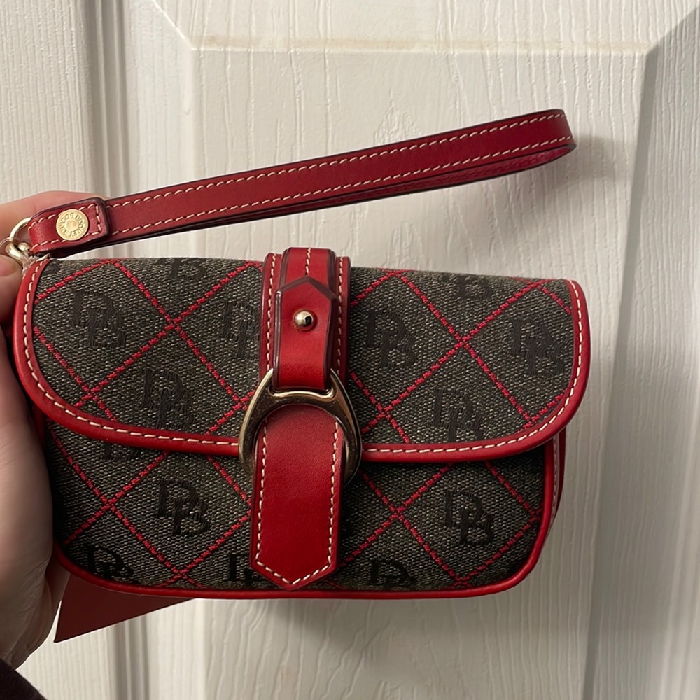 DOONEY & BOURKE wristlet!